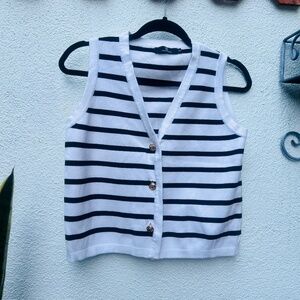 Lillusory Striped Aweater Vest